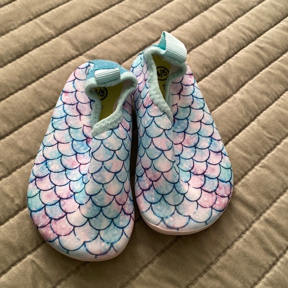 Water shoes - Picture 1 of 1